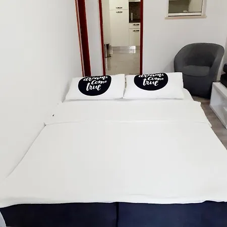 Ani 1 Apartment Gradac (Split-Dalmatia)