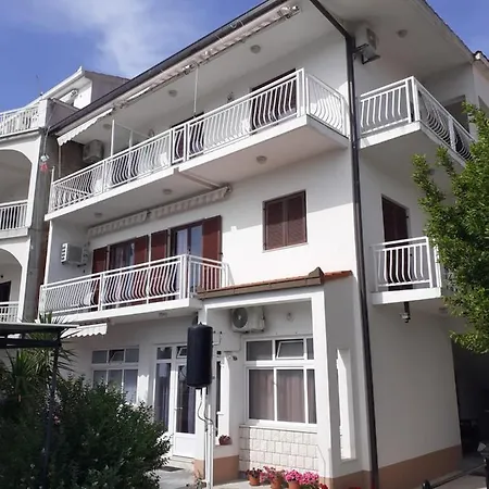 Ani 1 Apartment