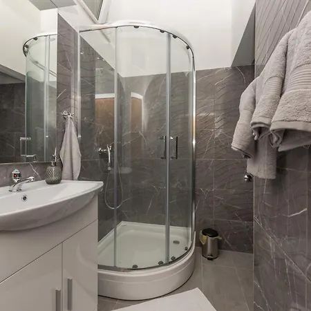 Ani 1 Apartment *