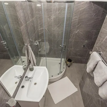 Ani 1 * Gradac (Split-Dalmatia)